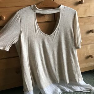 White/cream v-neck tee